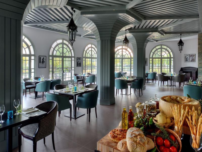 โรงแรมแมริออท เฟส จนัน พาเลซ ภายนอก รูปภาพ The restaurant at the hotel